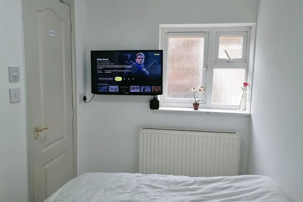 Entire-2 Bedroom Apartment With Driveway,1Free Parking Nottingham Exterior foto