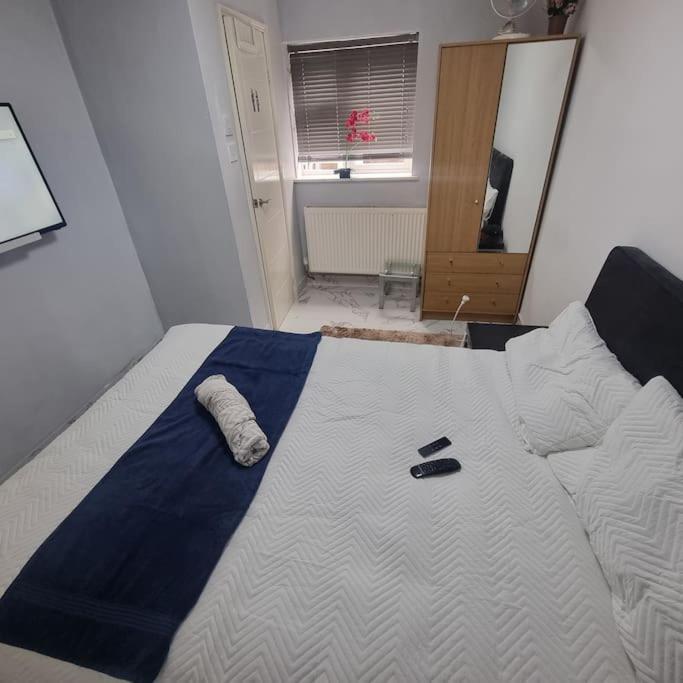 Entire-2 Bedroom Apartment With Driveway,1Free Parking Nottingham Exterior foto