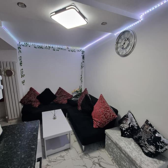 Entire-2 Bedroom Apartment With Driveway,1Free Parking Nottingham Exterior foto